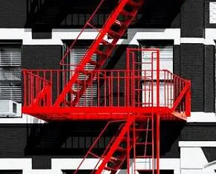 Новости: Требуется ли лицензия МЧС для проверки пожарных лестниц